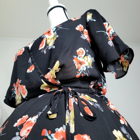 SIENNA SKY Floral Blouse - Picture 3 of 14